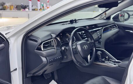 Toyota Camry, 2018 год, 2 400 000 рублей, 6 фотография