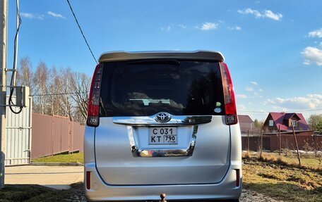 Toyota Noah III, 2014 год, 1 596 000 рублей, 4 фотография