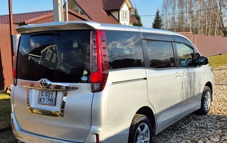 Toyota Noah III, 2014 год, 1 596 000 рублей, 5 фотография