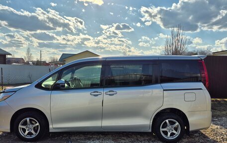 Toyota Noah III, 2014 год, 1 596 000 рублей, 6 фотография