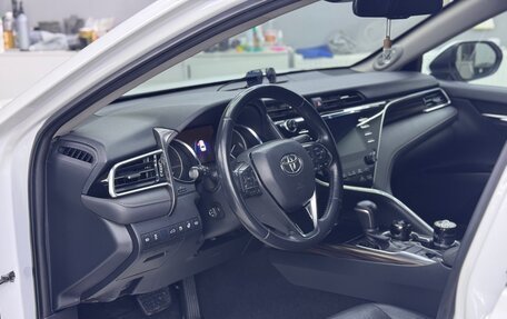 Toyota Camry, 2018 год, 2 400 000 рублей, 9 фотография