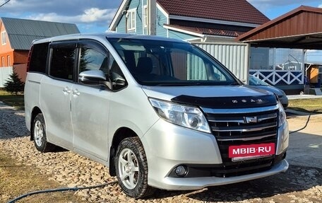 Toyota Noah III, 2014 год, 1 596 000 рублей, 7 фотография