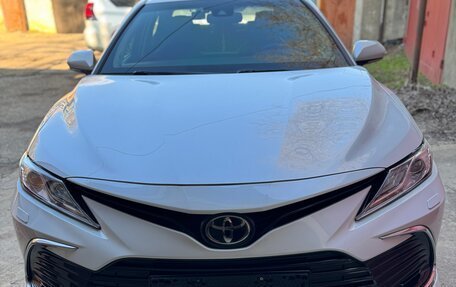 Toyota Camry, 2021 год, 3 850 000 рублей, 1 фотография