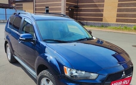 Mitsubishi Outlander III рестайлинг 3, 2011 год, 1 039 000 рублей, 2 фотография