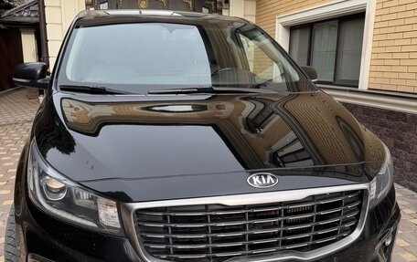 KIA Carnival III, 2019 год, 2 390 000 рублей, 2 фотография