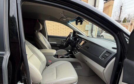 KIA Carnival III, 2019 год, 2 390 000 рублей, 3 фотография