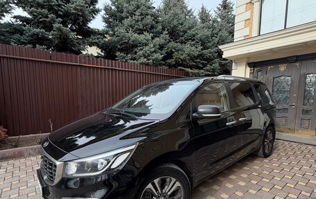 KIA Carnival III, 2019 год, 2 390 000 рублей, 13 фотография