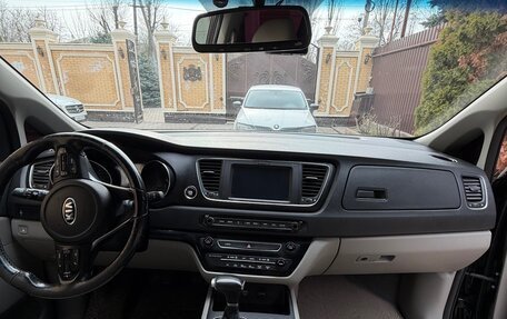 KIA Carnival III, 2019 год, 2 390 000 рублей, 10 фотография