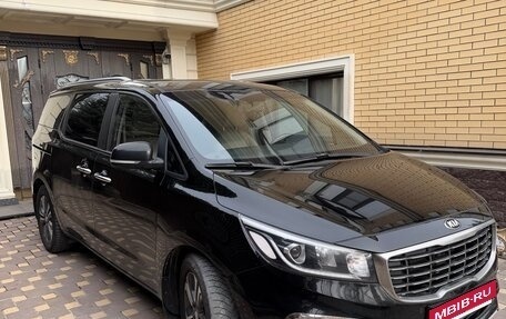 KIA Carnival III, 2019 год, 2 390 000 рублей, 5 фотография