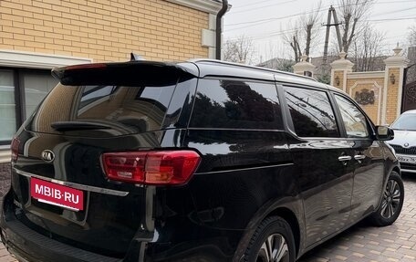 KIA Carnival III, 2019 год, 2 390 000 рублей, 14 фотография