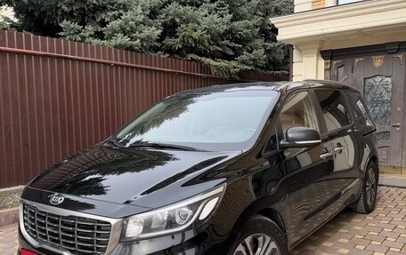 KIA Carnival III, 2019 год, 2 390 000 рублей, 9 фотография
