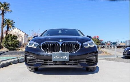 BMW 1 серия, 2022 год, 1 230 000 рублей, 10 фотография