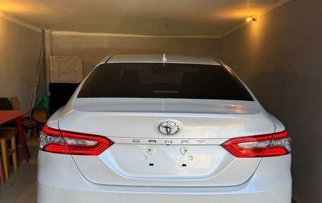 Toyota Camry, 2021 год, 3 850 000 рублей, 2 фотография