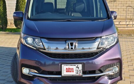 Honda Stepwgn IV, 2016 год, 1 880 000 рублей, 2 фотография