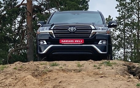 Toyota Land Cruiser 200, 2017 год, 6 750 000 рублей, 6 фотография