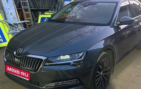 Skoda Superb III рестайлинг, 2019 год, 3 500 000 рублей, 3 фотография