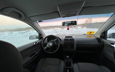 Volkswagen Polo IV рестайлинг, 2002 год, 250 000 рублей, 4 фотография