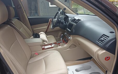 Toyota Highlander III, 2011 год, 2 349 000 рублей, 6 фотография