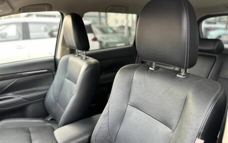 Mitsubishi Outlander III рестайлинг 3, 2017 год, 1 800 000 рублей, 12 фотография