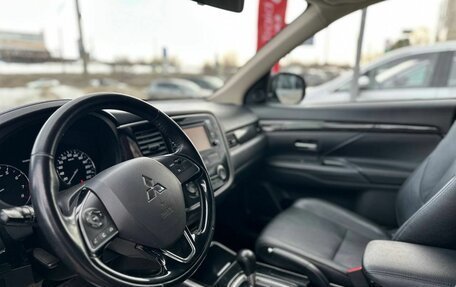 Mitsubishi Outlander III рестайлинг 3, 2017 год, 1 800 000 рублей, 10 фотография