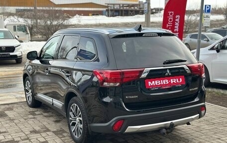 Mitsubishi Outlander III рестайлинг 3, 2017 год, 1 800 000 рублей, 7 фотография