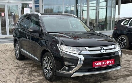 Mitsubishi Outlander III рестайлинг 3, 2017 год, 1 800 000 рублей, 4 фотография