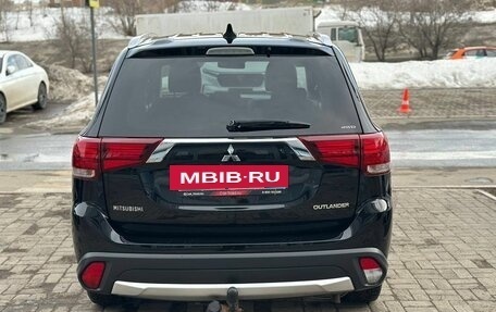 Mitsubishi Outlander III рестайлинг 3, 2017 год, 1 800 000 рублей, 6 фотография