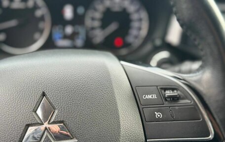 Mitsubishi Outlander III рестайлинг 3, 2017 год, 1 800 000 рублей, 14 фотография