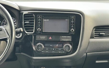 Mitsubishi Outlander III рестайлинг 3, 2017 год, 1 800 000 рублей, 22 фотография