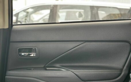 Mitsubishi Outlander III рестайлинг 3, 2017 год, 1 800 000 рублей, 26 фотография