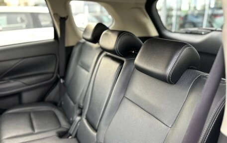 Mitsubishi Outlander III рестайлинг 3, 2017 год, 1 800 000 рублей, 28 фотография