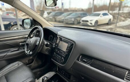 Mitsubishi Outlander III рестайлинг 3, 2017 год, 1 800 000 рублей, 23 фотография