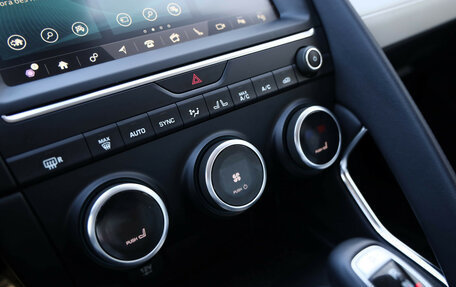 Jaguar E-Pace, 2019 год, 3 149 000 рублей, 13 фотография