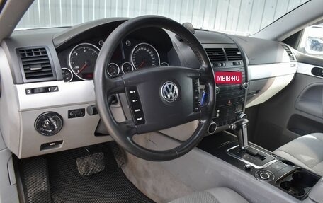 Volkswagen Touareg III, 2005 год, 539 888 рублей, 15 фотография
