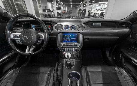 Ford Mustang VI рестайлинг, 2019 год, 4 900 000 рублей, 8 фотография