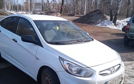 Hyundai Solaris II рестайлинг, 2013 год, 700 000 рублей, 2 фотография