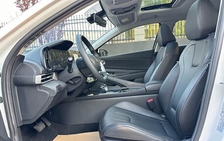 Hyundai Elantra, 2022 год, 1 740 000 рублей, 7 фотография