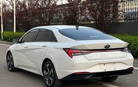 Hyundai Elantra, 2022 год, 1 740 000 рублей, 4 фотография