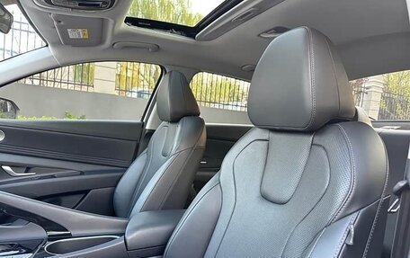 Hyundai Elantra, 2022 год, 1 740 000 рублей, 10 фотография