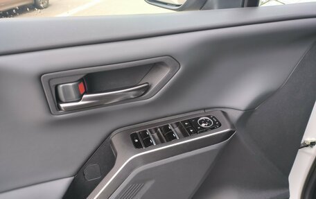 Toyota RAV4, 2025 год, 4 690 000 рублей, 23 фотография