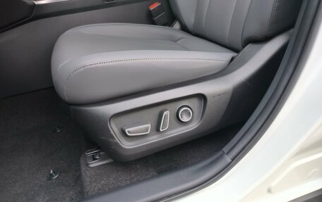 Toyota RAV4, 2025 год, 4 690 000 рублей, 38 фотография