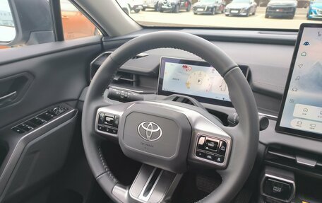 Toyota RAV4, 2025 год, 4 690 000 рублей, 27 фотография