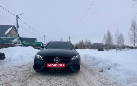 Mercedes-Benz E-Класс, 2020 год, 4 100 000 рублей, 4 фотография