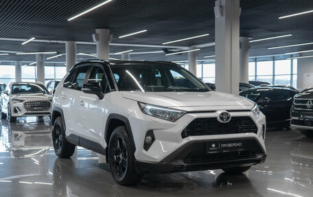 Toyota RAV4, 2022 год, 3 800 000 рублей, 2 фотография