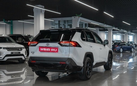Toyota RAV4, 2022 год, 3 800 000 рублей, 5 фотография