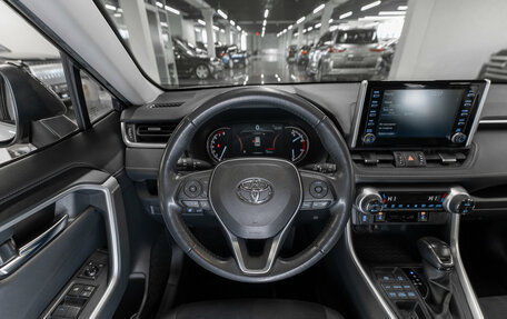 Toyota RAV4, 2022 год, 3 800 000 рублей, 10 фотография