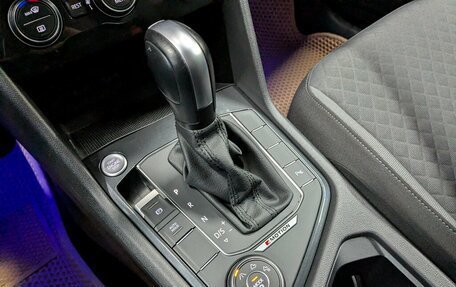 Volkswagen Tiguan II, 2020 год, 2 700 000 рублей, 3 фотография