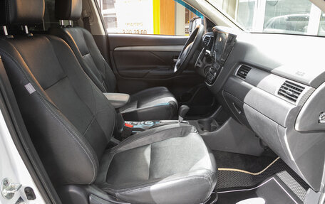 Mitsubishi Outlander III рестайлинг 3, 2013 год, 1 475 000 рублей, 14 фотография