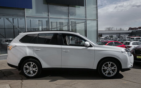 Mitsubishi Outlander III рестайлинг 3, 2013 год, 1 475 000 рублей, 7 фотография