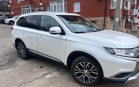 Mitsubishi Outlander III рестайлинг 3, 2016 год, 1 950 000 рублей, 5 фотография